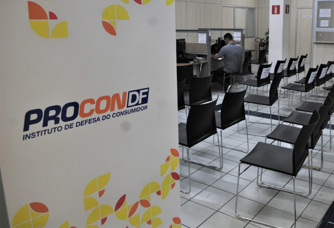 R$ 60 mil: Procon-DF multa operadoras de telefonia por falta de sinal R$ 60 mil: Procon-DF multa operadoras de telefonia por falta de sinal