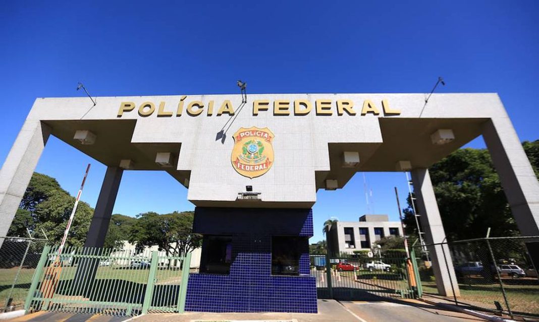 Polícia Federal afasta das funções perito suspeito de vazar dados de investigação sobre o Master Polícia Federal afasta das funções perito suspeito de vazar dados de investigação sobre o Master