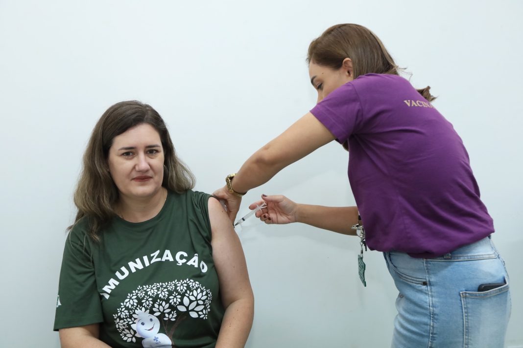 Saúde contabiliza mais de 340 mil doses de vacinas contra gripe administradas no DF Saúde contabiliza mais de 340 mil doses de vacinas contra gripe administradas no DF