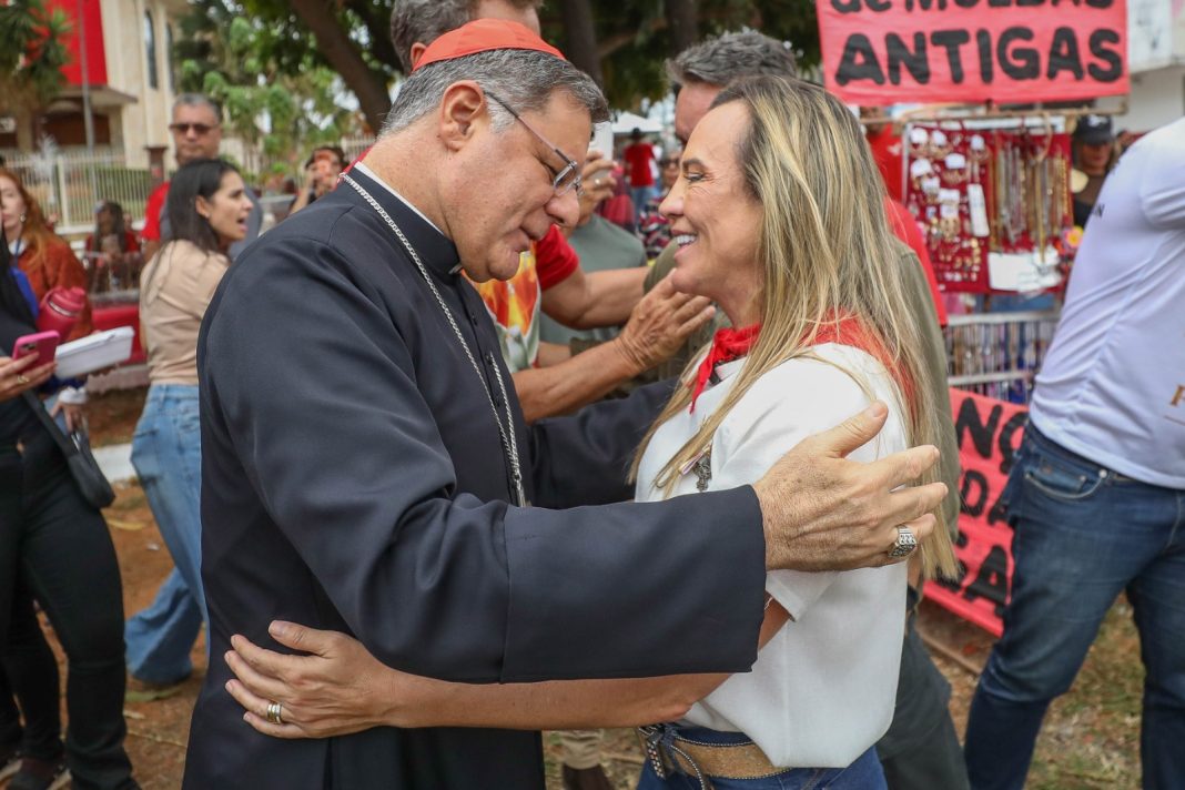 Celina Leão marca presença na 144ª edição da celebração da Festa do Divino em Planaltina Celina Leão marca presença na 144ª edição da celebração da Festa do Divino em Planaltina