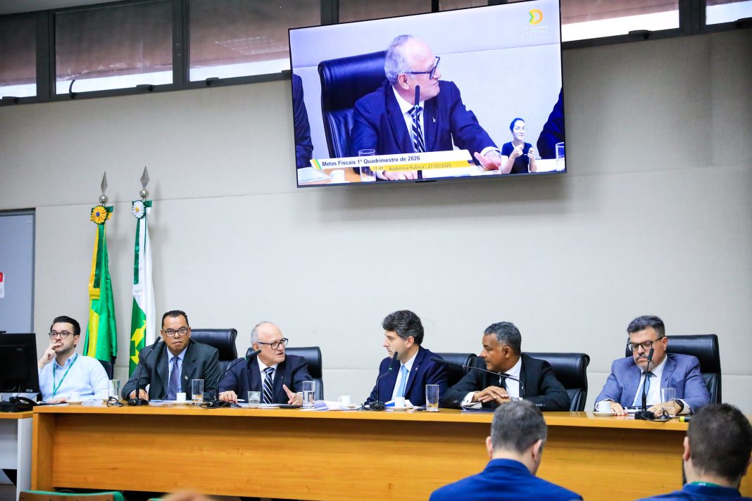 GDF pretende obter superávit de R$ 2 bilhões até o fim do ano GDF pretende obter superávit de R$ 2 bilhões até o fim do ano