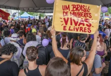 Órfãos de vítimas de feminicídio passam a ter direito a pensão INSS