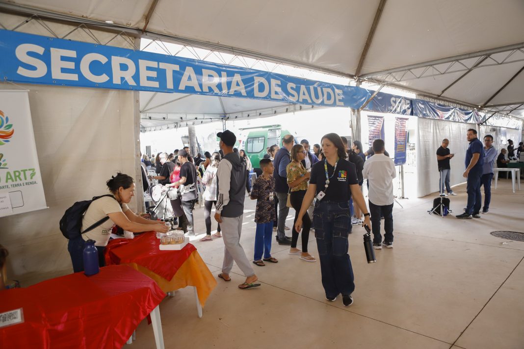 Saúde leva inserção de implanon e vacinação à Ceilândia durante GDF na Sua Porta Saúde leva inserção de implanon e vacinação à Ceilândia durante GDF na Sua Porta