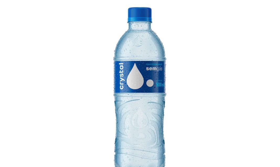 Anvisa anuncia recolhimento voluntário de lote da água Crystal sem gás Anvisa anuncia recolhimento voluntário de lote da água Crystal sem gás