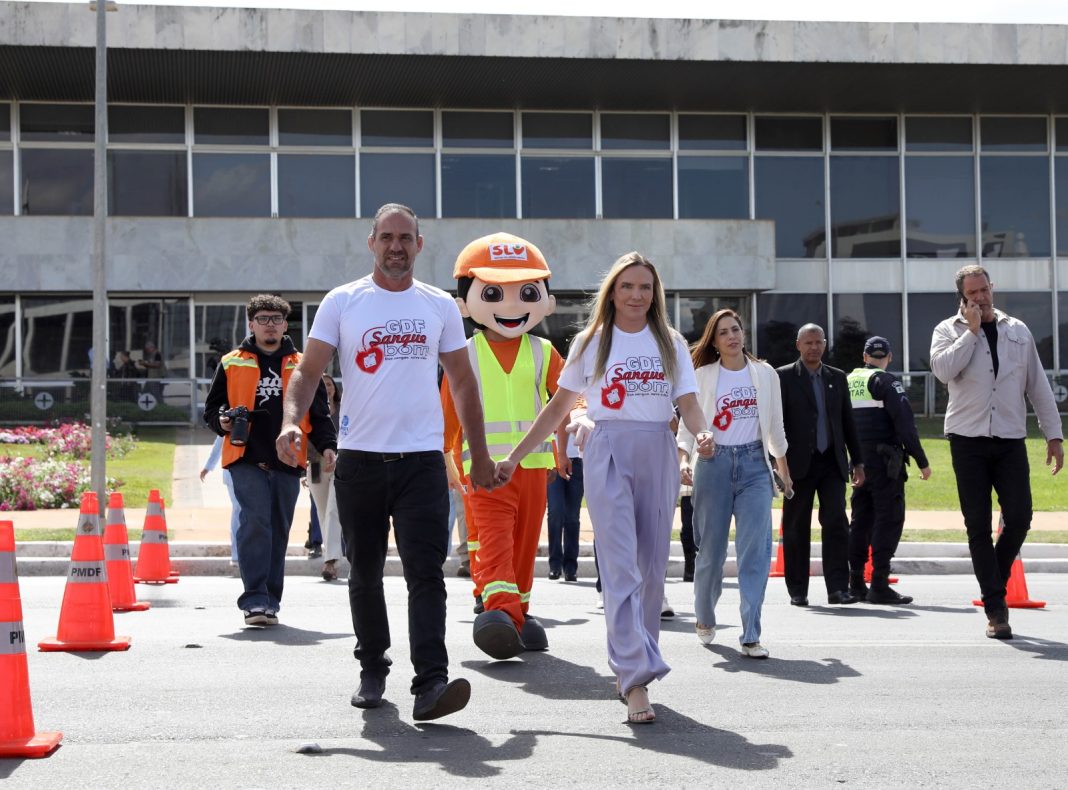 Ação na Praça do Buriti: Celina Leão incentiva doação de sangue Ação na Praça do Buriti: Celina Leão incentiva doação de sangue