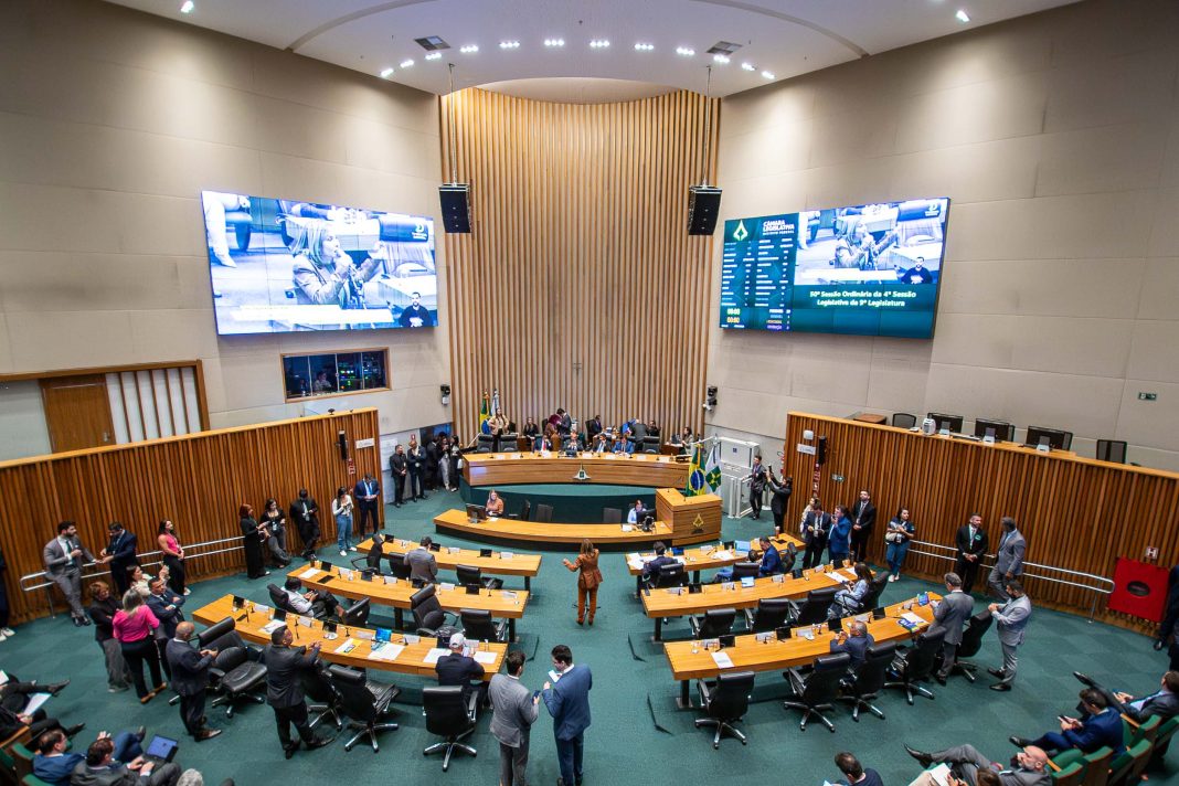 CLDF aprova PL que ratifica acordo para empréstimo de R$ 6,6 bilhões ao BRB CLDF aprova PL que ratifica acordo para empréstimo de R$ 6,6 bilhões ao BRB