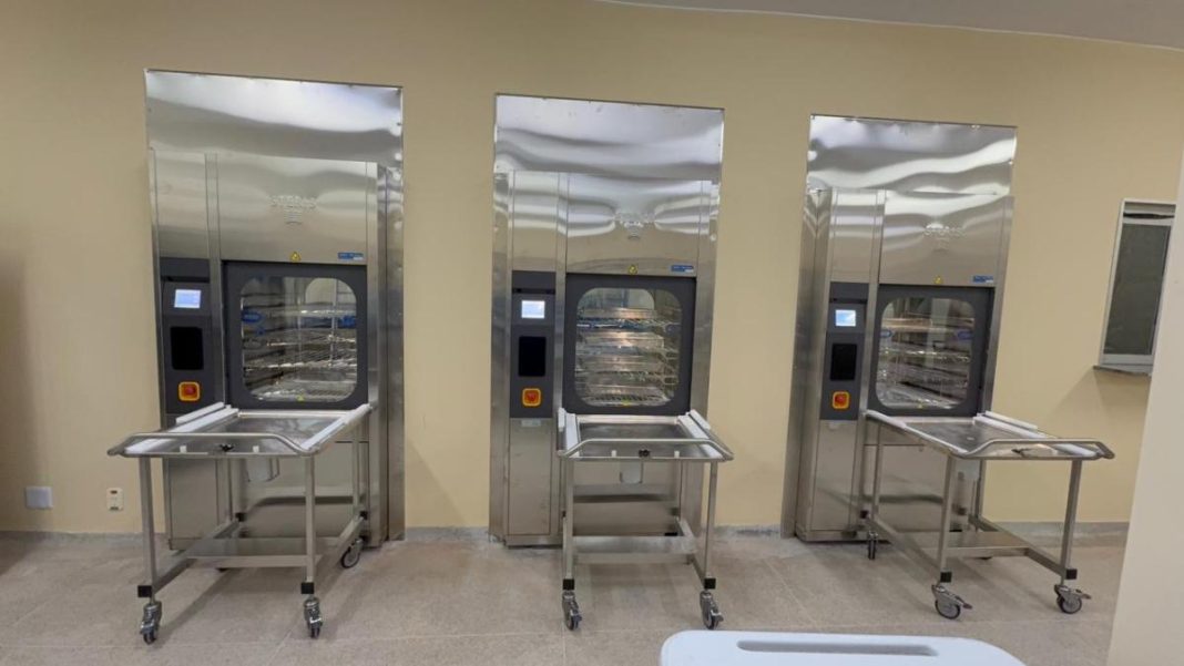 Hospital de Santa Maria recebe novos equipamentos e amplia capacidade de esterelização de materiais Hospital de Santa Maria recebe novos equipamentos e amplia capacidade de esterelização de materiais