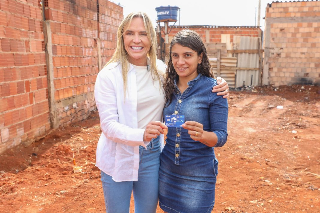 Cartão Material de Construção ajuda moradora da Estrutural a reconstruir casa após incêndio Cartão Material de Construção ajuda moradora da Estrutural a reconstruir casa após incêndio