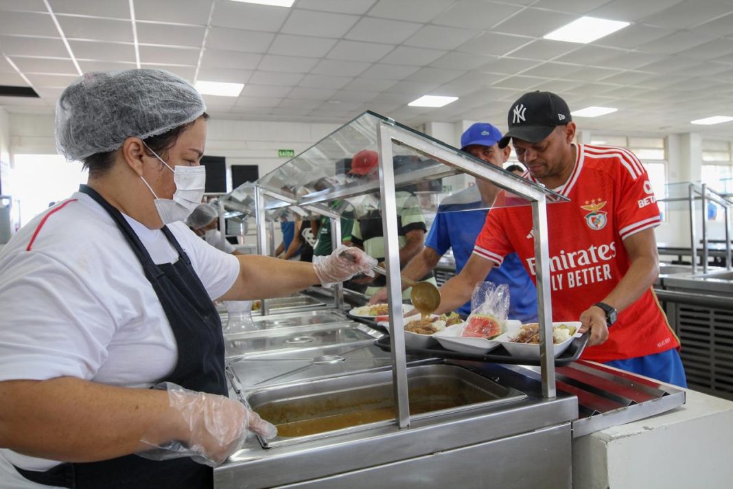 Usuários dos restaurantes comunitários de Ceilândia Norte e Estrutural têm transporte gratuito para almoçar em outras unidades Usuários dos restaurantes comunitários de Ceilândia Norte e Estrutural têm transporte gratuito para almoçar em outras unidades