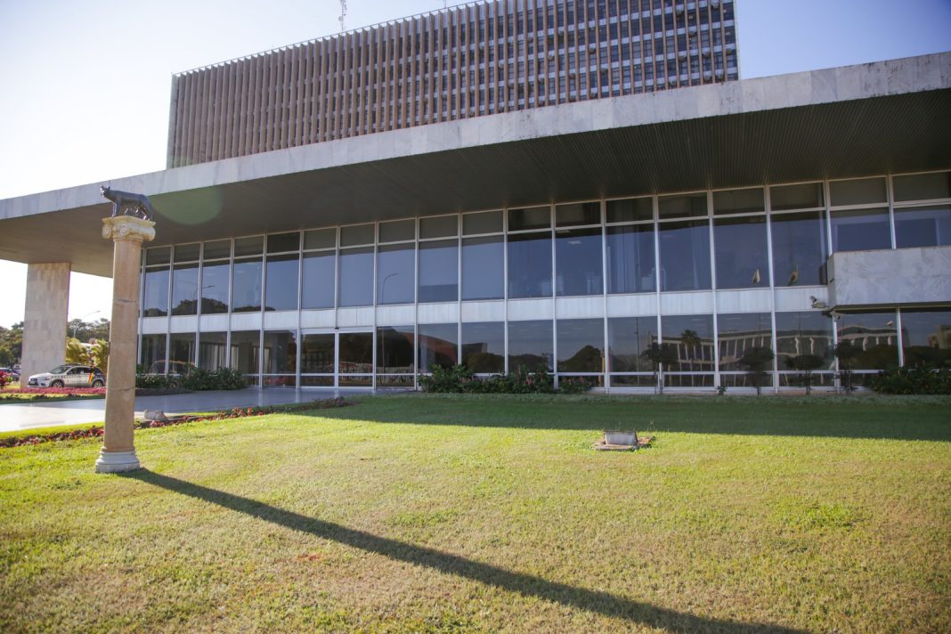 Celina Leão decreta ponto facultativo na próxima segunda-feira Celina Leão decreta ponto facultativo na próxima segunda-feira