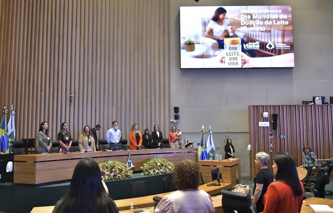 CLDF destaca importância da amamentação e das doadoras de leite humano no DF CLDF destaca importância da amamentação e das doadoras de leite humano no DF