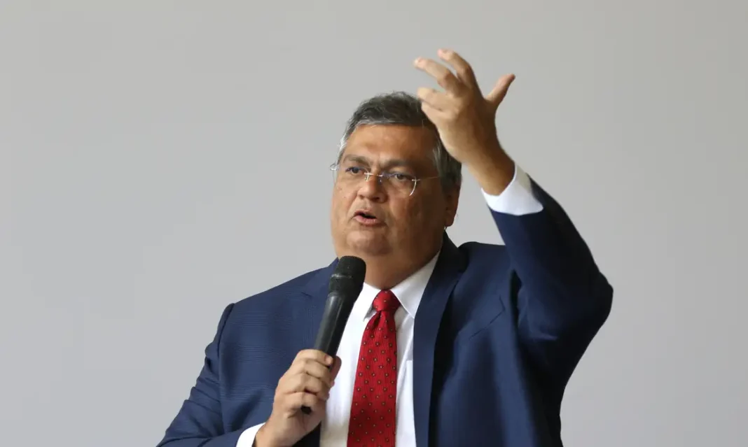 Dino bloqueia R$ 119 milhões de Valdemar Costa Neto por suspeitas em emendas Dino bloqueia R$ 119 milhões de Valdemar Costa Neto por suspeitas em emendas