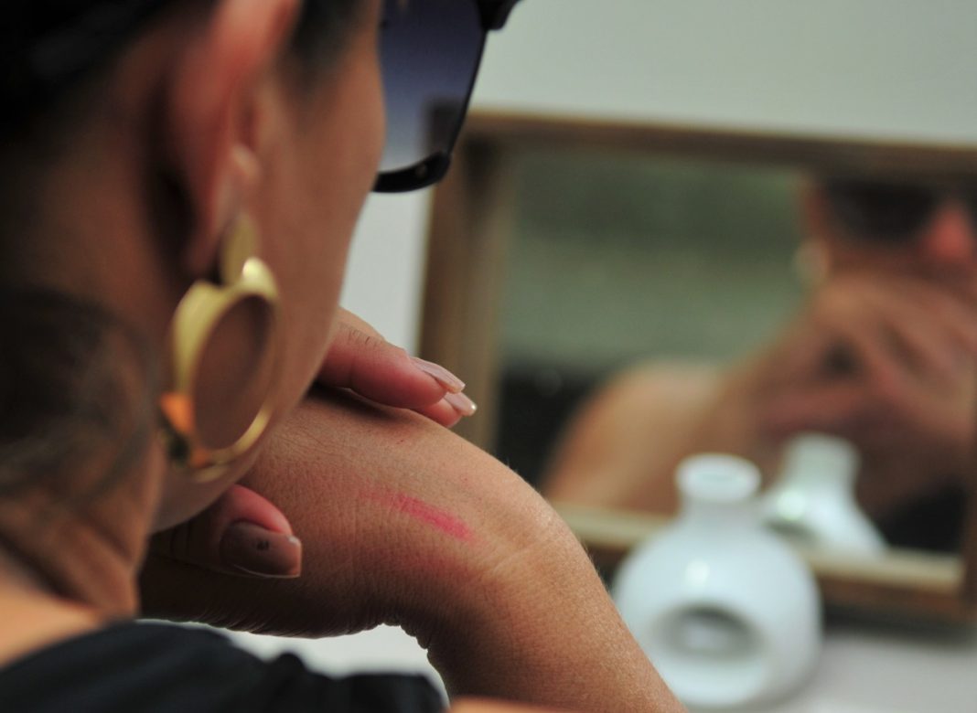 Mulheres vítimas de violência doméstica no DF podem solicitar o Aluguel Social Mulheres vítimas de violência doméstica no DF podem solicitar o Aluguel Social