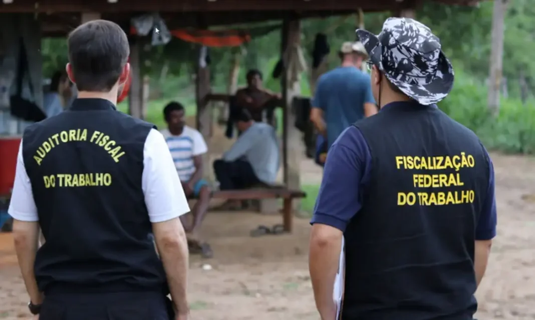 Acusado pelos EUA, Brasil é referência no combate ao trabalho forçado Acusado pelos EUA, Brasil é referência no combate ao trabalho forçado