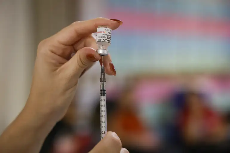 Vacinação diminuiu prevalência de HPV entre jovens, indica pesquisa Vacinação diminuiu prevalência de HPV entre jovens, indica pesquisa