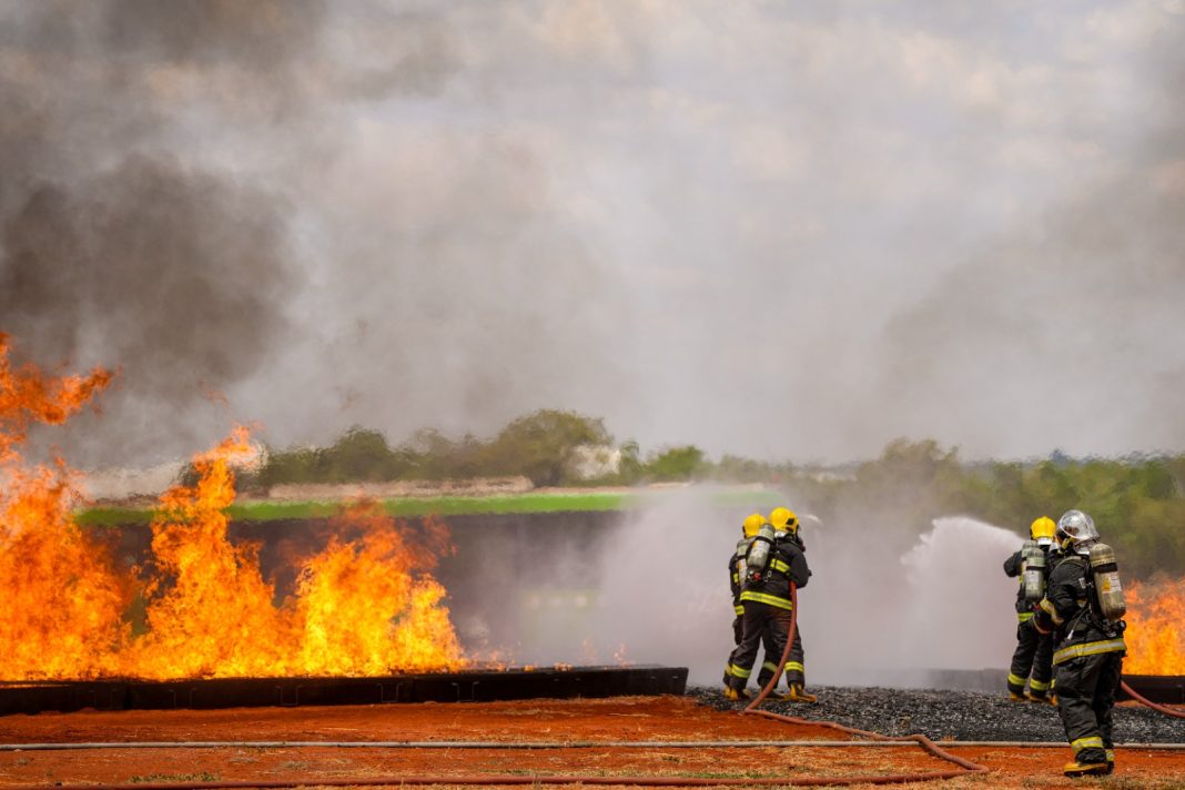 Simulado de acidente aeronáutico mobiliza em 8 de março, as forças de emergência na região central de Brasília Simulado de acidente aeronáutico mobiliza em 8 de março, as forças de emergência na região central de Brasília