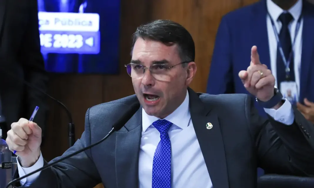 Advogado criminal de Lulinha cobra explicações de Flávio Bolsonaro sobre escândalo do Banco Master Advogado criminal de Lulinha cobra explicações de Flávio Bolsonaro sobre escândalo do Banco Master