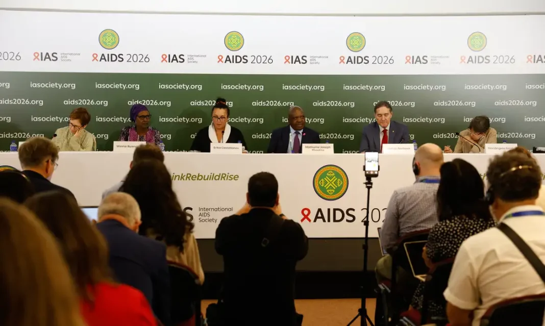 Infecções e mortes por HIV caem, mas falta de recursos ameaça avanços Infecções e mortes por HIV caem, mas falta de recursos ameaça avanços