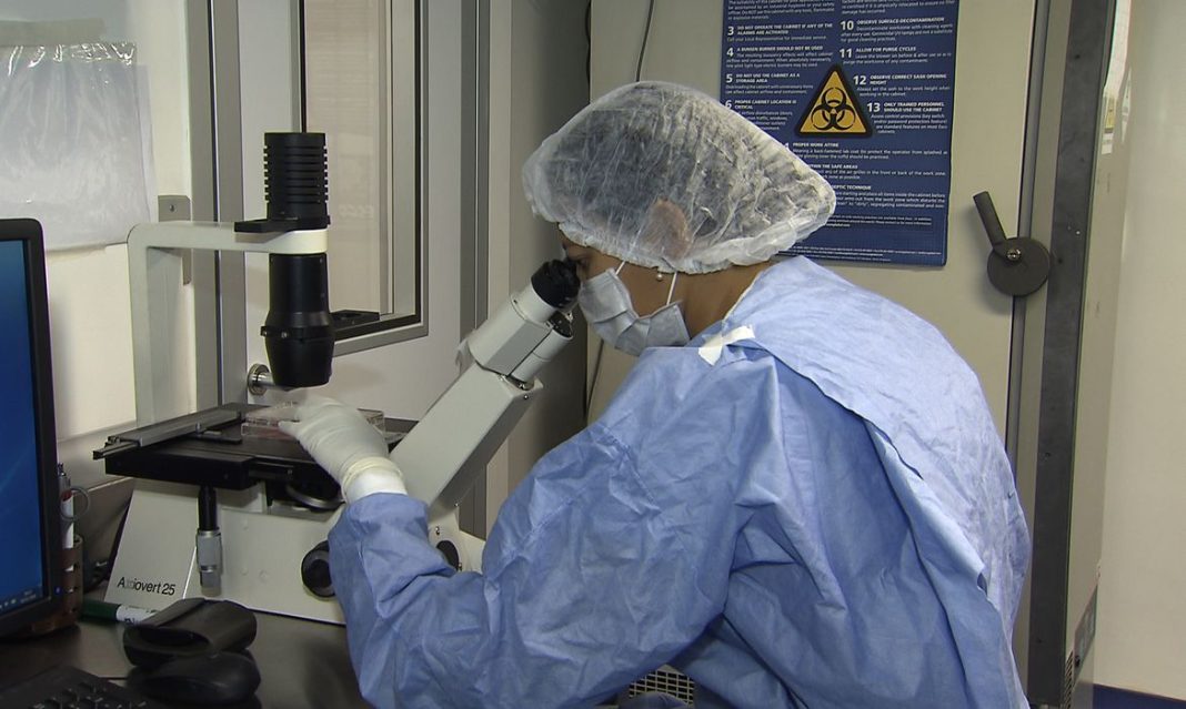 Como cientistas “curaram” dois novos pacientes infectados com HIV Como cientistas “curaram” dois novos pacientes infectados com HIV