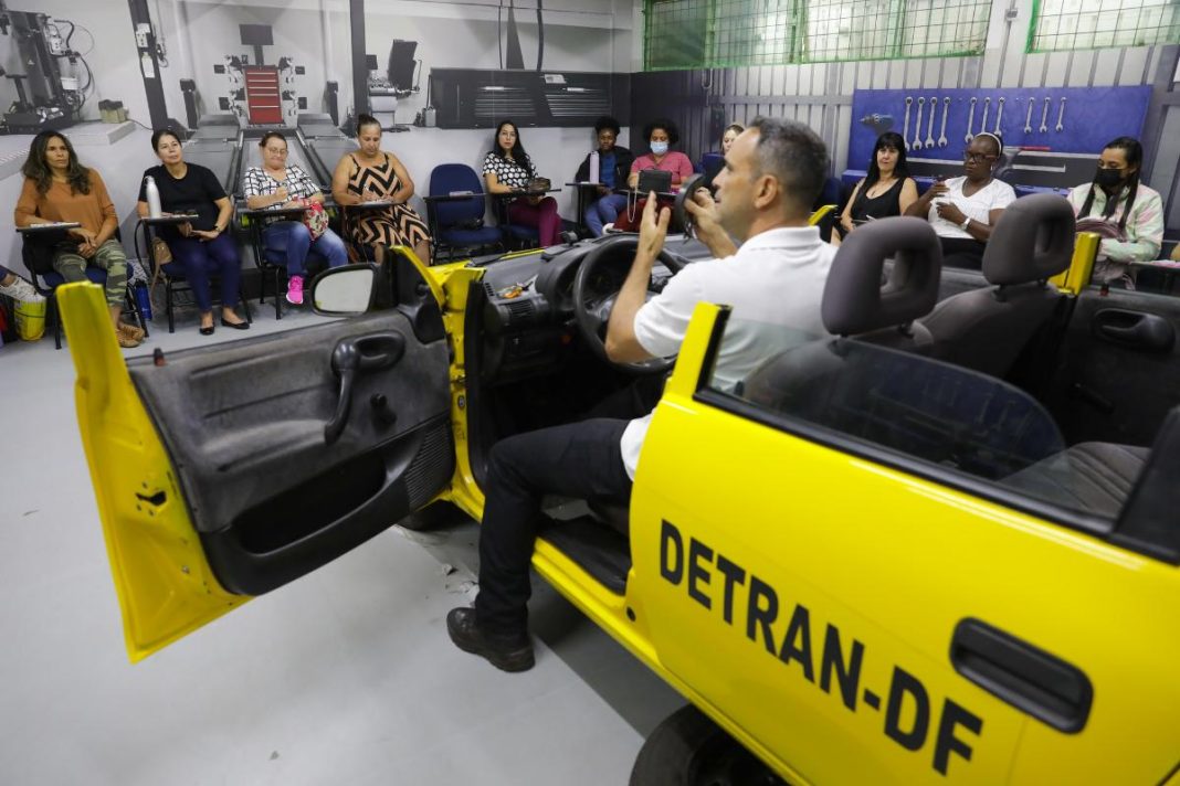 Detran abre inscrições para curso de condutores de transporte escolar no Distrito Federal Detran abre inscrições para curso de condutores de transporte escolar no Distrito Federal
