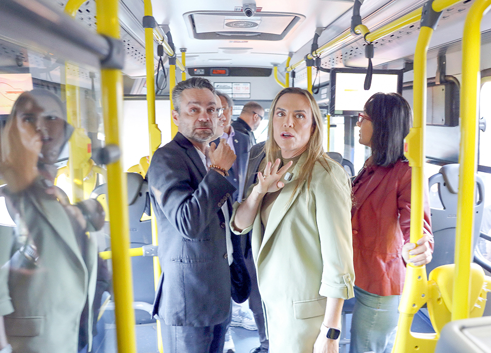 Celina Leão entrega 82 novos veículos para transporte público no Distrito Federal Celina Leão entrega 82 novos veículos para transporte público no Distrito Federal