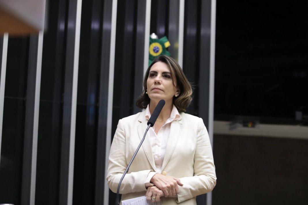 Doenças raras: a lentidão do sistema X a urgência em transformar política pública em lei Doenças raras: a lentidão do sistema X a urgência em transformar política pública em lei