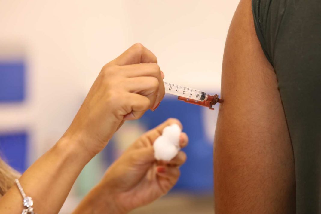 Sábado (18) tem vacinação em quase 20 regiões do DF Sábado (18) tem vacinação em quase 20 regiões do DF