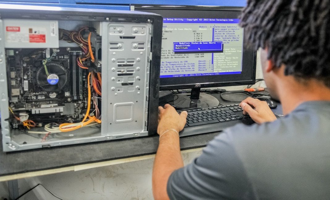 Inscrições abertas para cursos gratuitos de tecnologia em Ceilândia e Santa Maria Inscrições abertas para cursos gratuitos de tecnologia em Ceilândia e Santa Maria