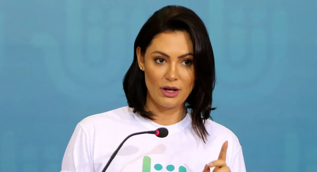 Celina e Kicis confirmam que Michelle Bolsonaro aceitou ser candidata ao Senado Celina e Kicis confirmam que Michelle Bolsonaro aceitou ser candidata ao Senado