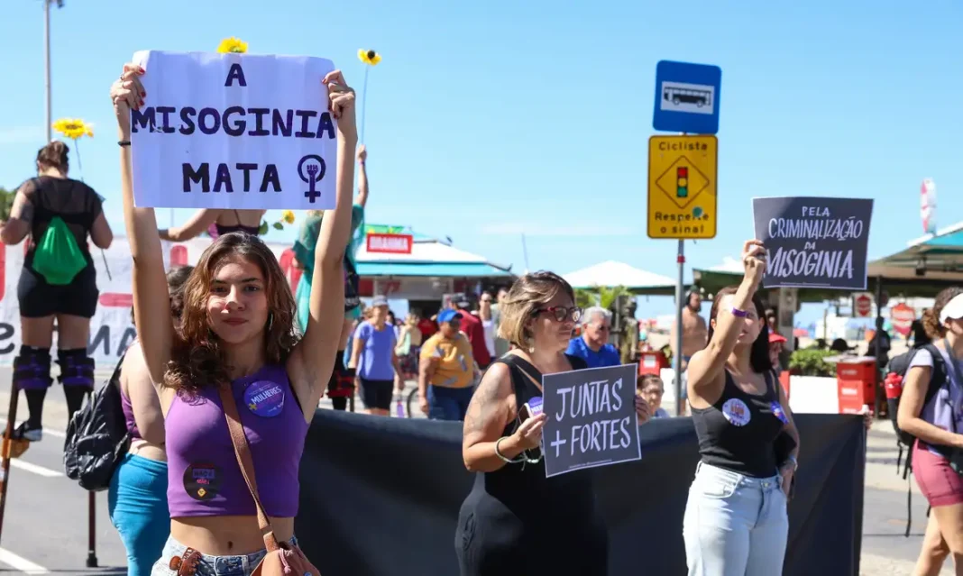 Mulheres vão às ruas pela votação do PL da Misoginia Mulheres vão às ruas pela votação do PL da Misoginia
