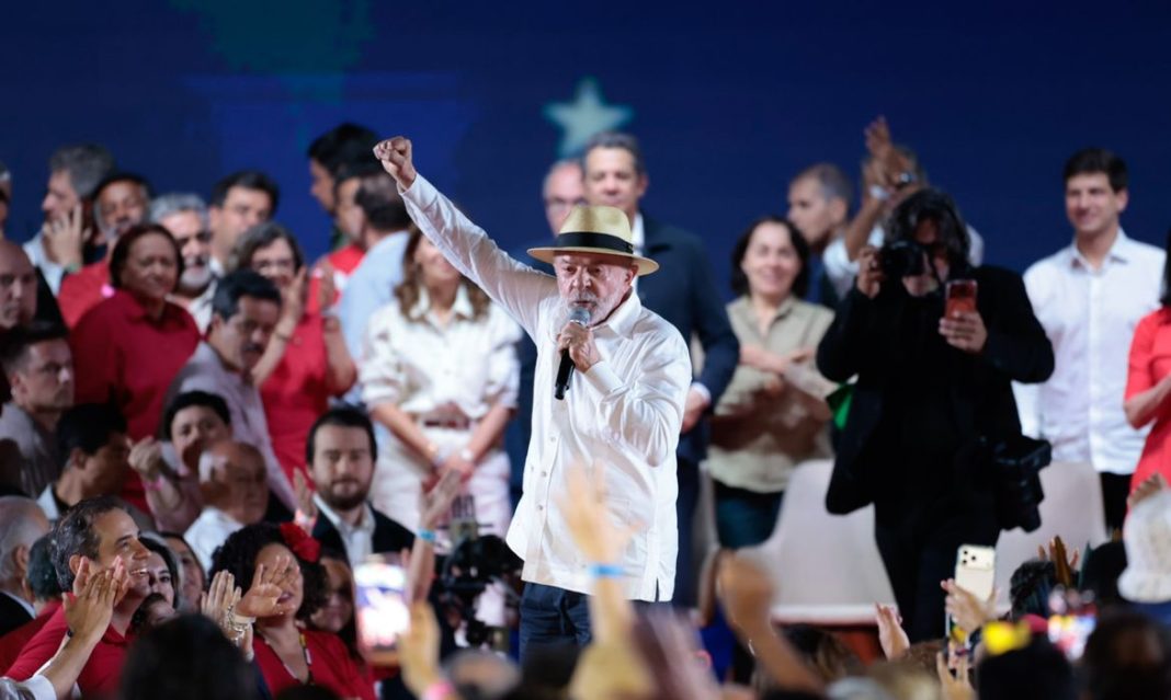 PT oficializa candidatura de Lula à Presidência PT oficializa candidatura de Lula à Presidência