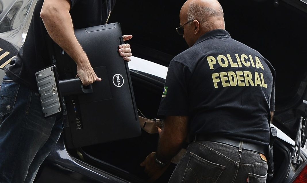 PF investiga senador Weverton Rocha e esposa, além de articulador político de Arruda, por suspeita de desvios no INSS PF investiga senador Weverton Rocha e esposa, além de articulador político de Arruda, por suspeita de desvios no INSS