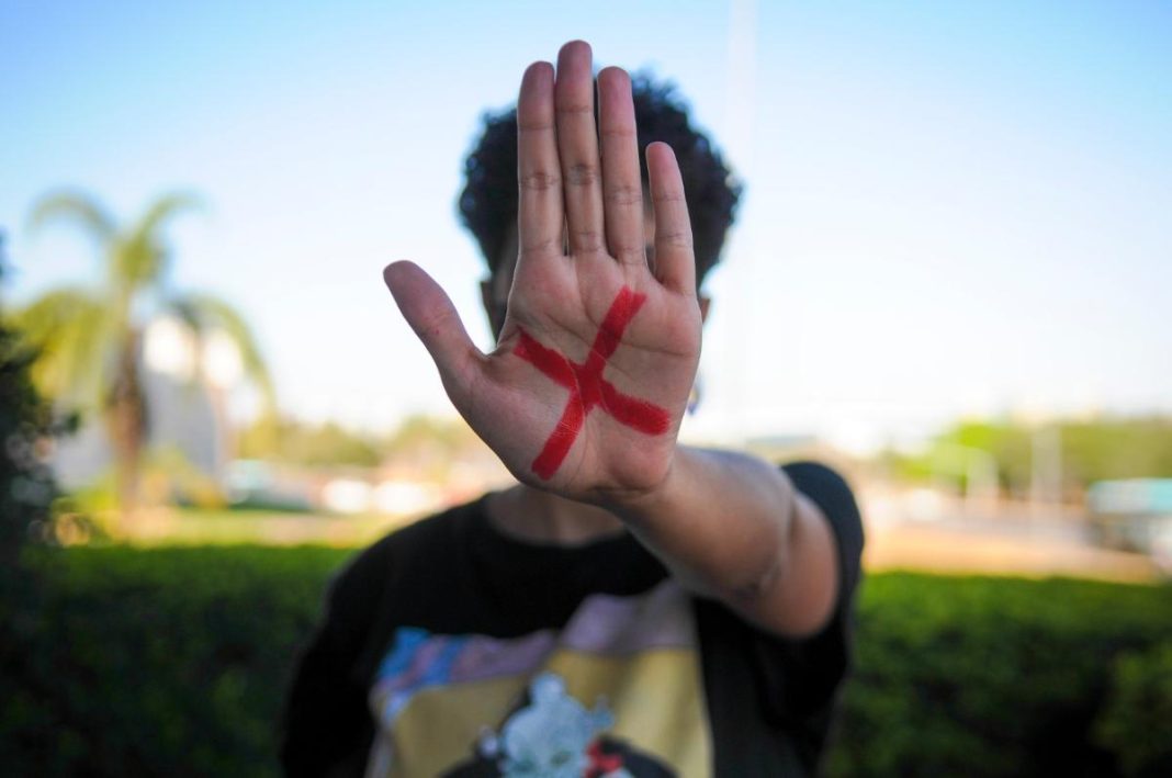 Agosto Lilás reforça orientação sobre direitos e canais de proteção às mulheres Agosto Lilás reforça orientação sobre direitos e canais de proteção às mulheres