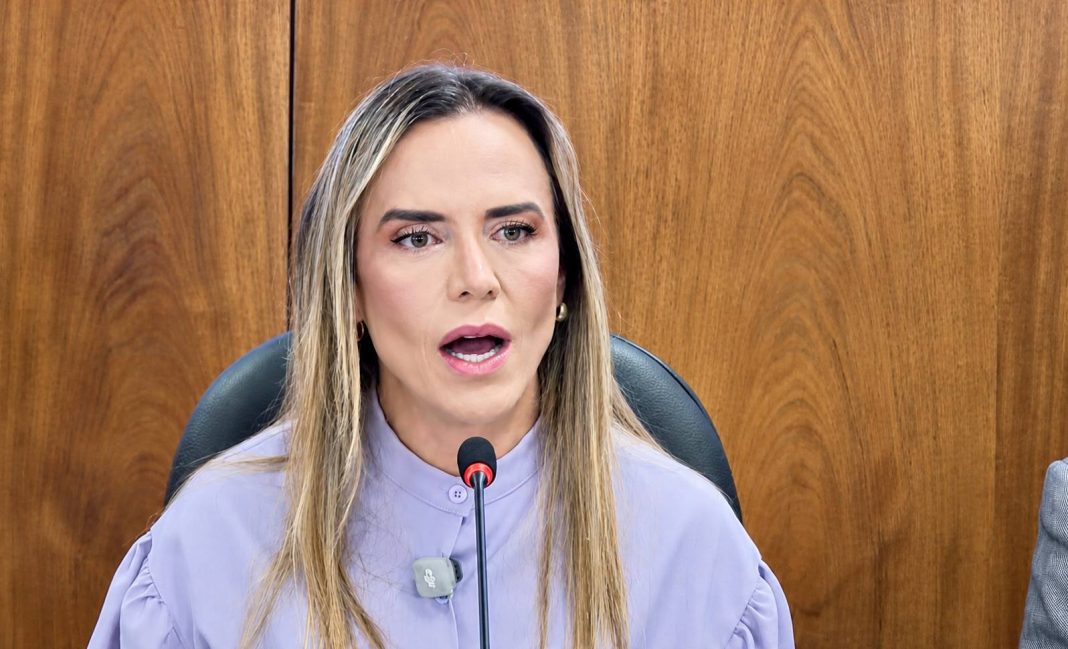 Após superar rombo de R$ 5 bilhões, Celina Leão anuncia R$ 3 bilhões de superávit até o fim de 2026 Após superar rombo de R$ 5 bilhões, Celina Leão anuncia R$ 3 bilhões de superávit até o fim de 2026