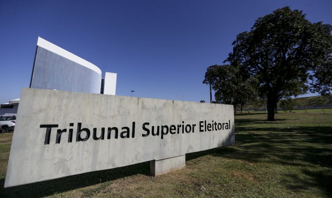 TSE cria conselho para monitorar desinformação e IA nas eleições TSE cria conselho para monitorar desinformação e IA nas eleições