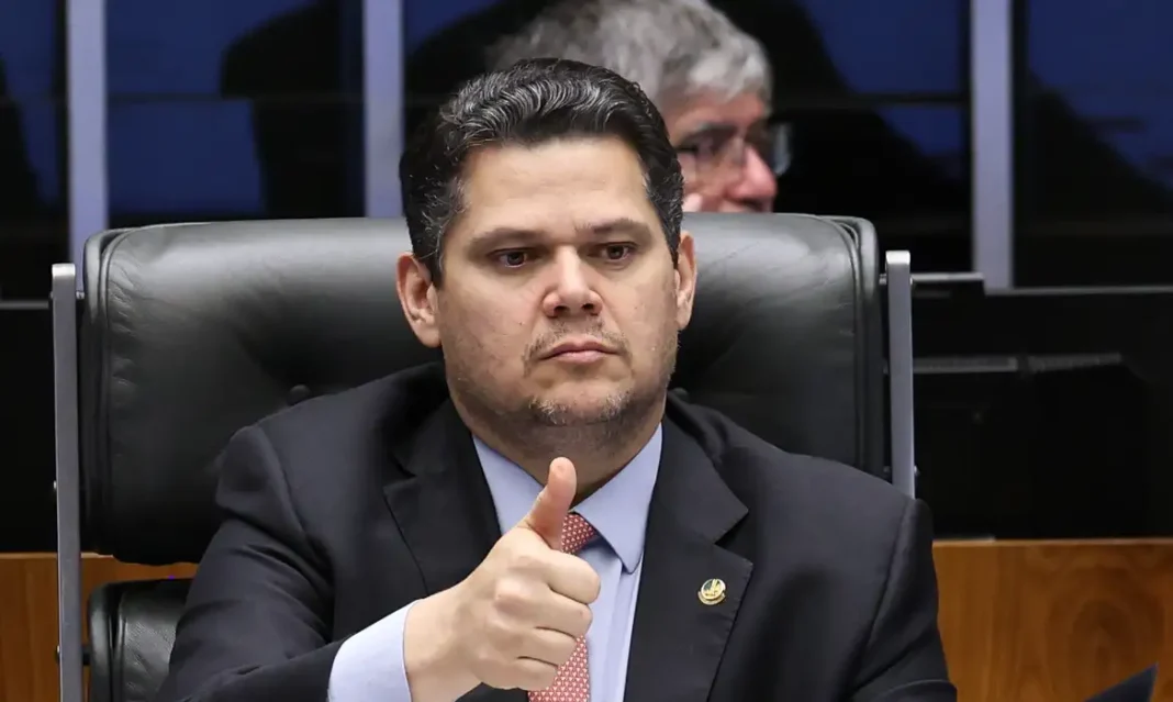 Alcolumbre destrava PEC do fim da escala 6×1 após conversas com Lula Alcolumbre destrava PEC do fim da escala 6×1 após conversas com Lula