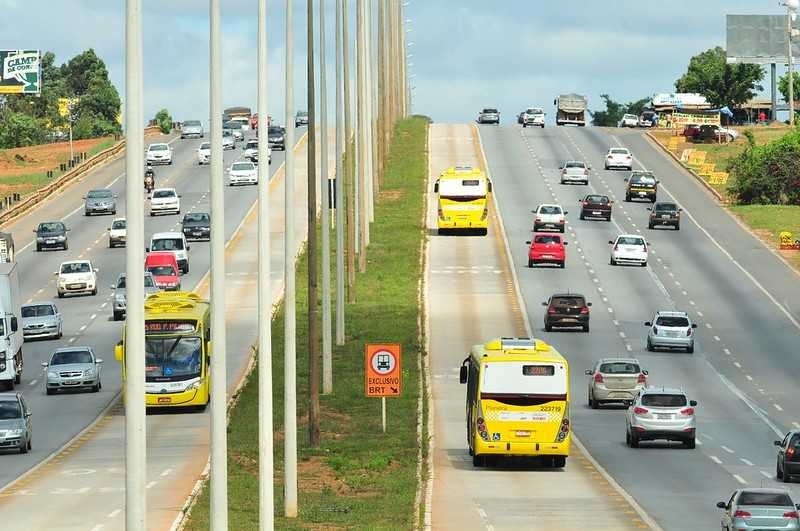Taxistas do DF passam a poder circular no corredor exclusivo do BRT Sul a partir de quinta-feira (20) Taxistas do DF passam a poder circular no corredor exclusivo do BRT Sul a partir de quinta-feira (20)