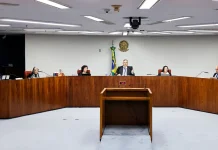 Dino e Moraes defendem rediscutir dispensa de diploma para jornalista