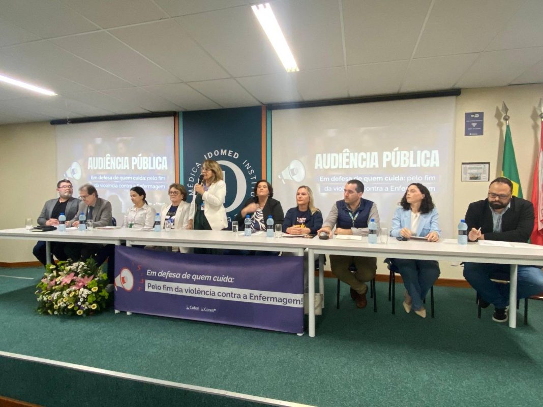 3 a cada 4 profissionais de Enfermagem de SC sofreu violência no trabalho, indica pesquisa 3 a cada 4 profissionais de Enfermagem de SC sofreu violência no trabalho, indica pesquisa