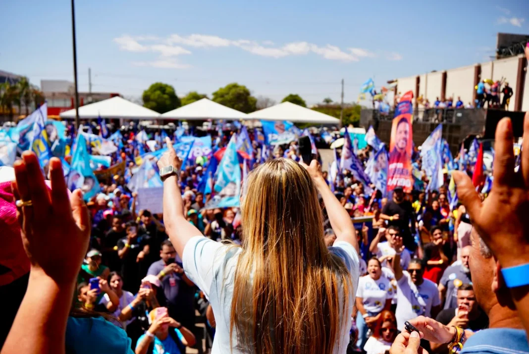 Celina Leão reúne apoiadores em Planaltina e reforça propostas para mobilidade, saúde e desenvolvimento da região Celina Leão reúne apoiadores em Planaltina e reforça propostas para mobilidade, saúde e desenvolvimento da região