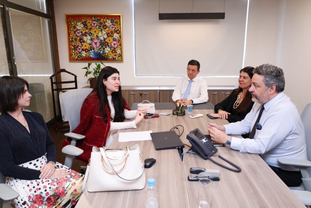 Pró-Vítima pede à PGR federalização do caso Mariana Ferrer antes de nova audiência em SC Pró-Vítima pede à PGR federalização do caso Mariana Ferrer antes de nova audiência em SC