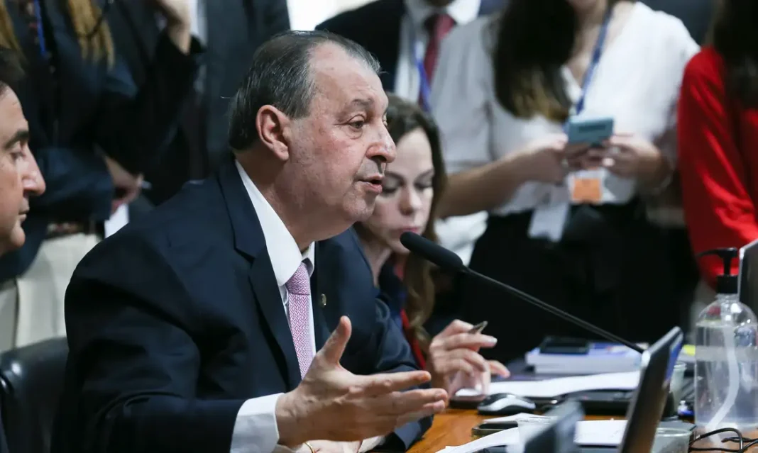 Relator da CCJ do Senado vota a favor da PEC do fim da escala 6×1 Relator da CCJ do Senado vota a favor da PEC do fim da escala 6×1