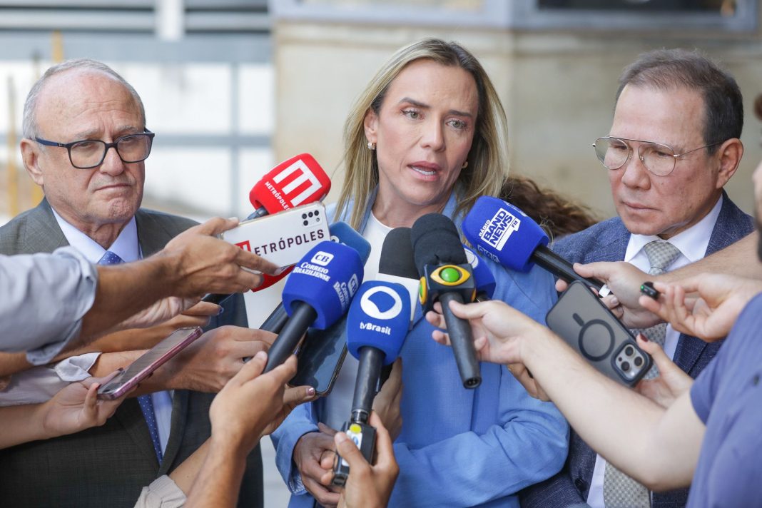 “O BRB não irá quebrar. Isso eu posso garantir para vocês, 100%” diz Celina Leão em entrevista à Rádio Metrópoles “O BRB não irá quebrar. Isso eu posso garantir para vocês, 100%” diz Celina Leão em entrevista à Rádio Metrópoles
