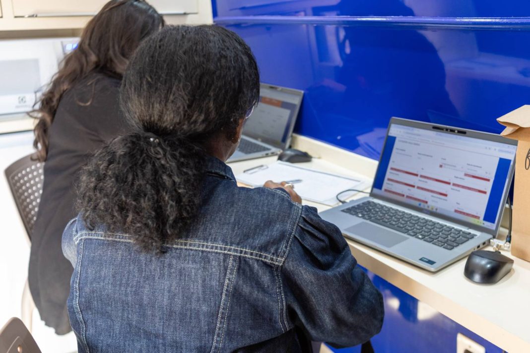 Portal do Centro de Referência da Mulher Brasileira disponibiliza acesso à Delegacia Eletrônica para registro de ocorrência Portal do Centro de Referência da Mulher Brasileira disponibiliza acesso à Delegacia Eletrônica para registro de ocorrência
