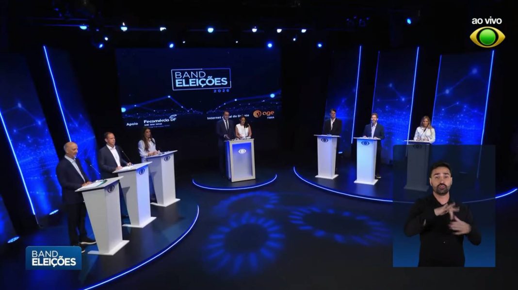 Eleições 2026 no DF: no primeiro debate do DF, candidatos direcionam olhares à Celina Leão Eleições 2026 no DF: no primeiro debate do DF, candidatos direcionam olhares à Celina Leão