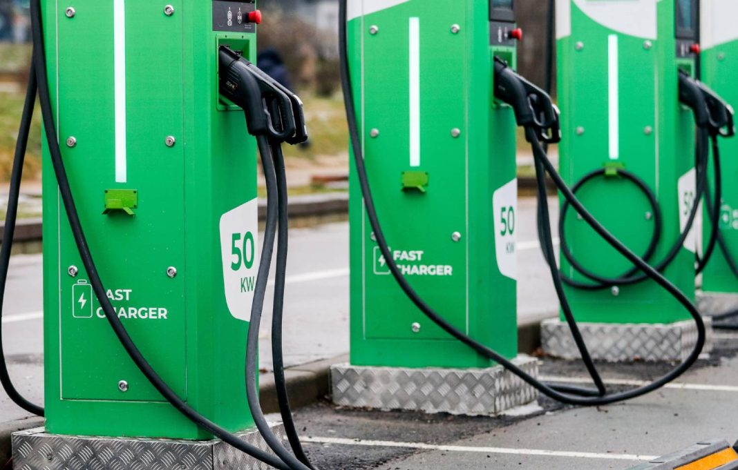 Carros elétricos: DF é o estado que mais buscou por eletroposto no último ano Carros elétricos: DF é o estado que mais buscou por eletroposto no último ano