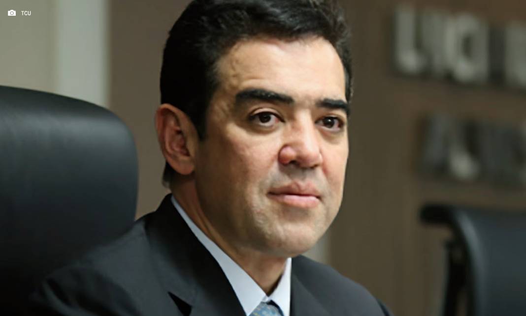 Bruno Dantas renuncia ao cargo de ministro do TCU Bruno Dantas renuncia ao cargo de ministro do TCU