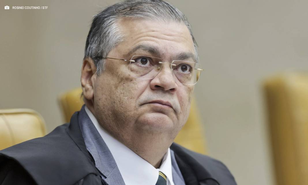 Fim da arbitrariedade: Flávio Dino manda reintegrar cúpula da PF e critica decisão de Mendonça Fim da arbitrariedade: Flávio Dino manda reintegrar cúpula da PF e critica decisão de Mendonça