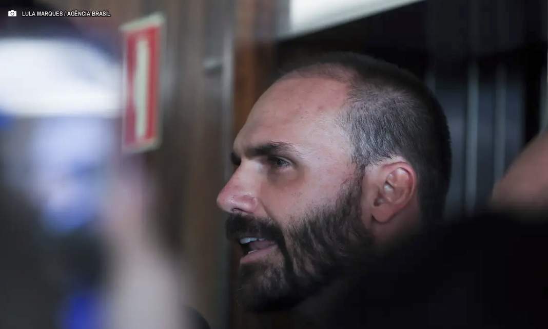 Primeira Turma do STF mantém condenação de Eduardo Bolsonaro Primeira Turma do STF mantém condenação de Eduardo Bolsonaro