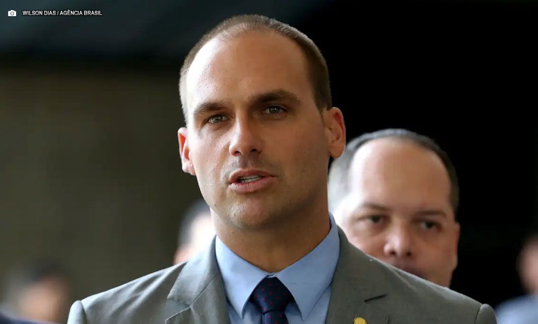 Eduardo Bolsonaro é exonerado do Ministério da Justiça por abandono de cargo Eduardo Bolsonaro é exonerado do Ministério da Justiça por abandono de cargo